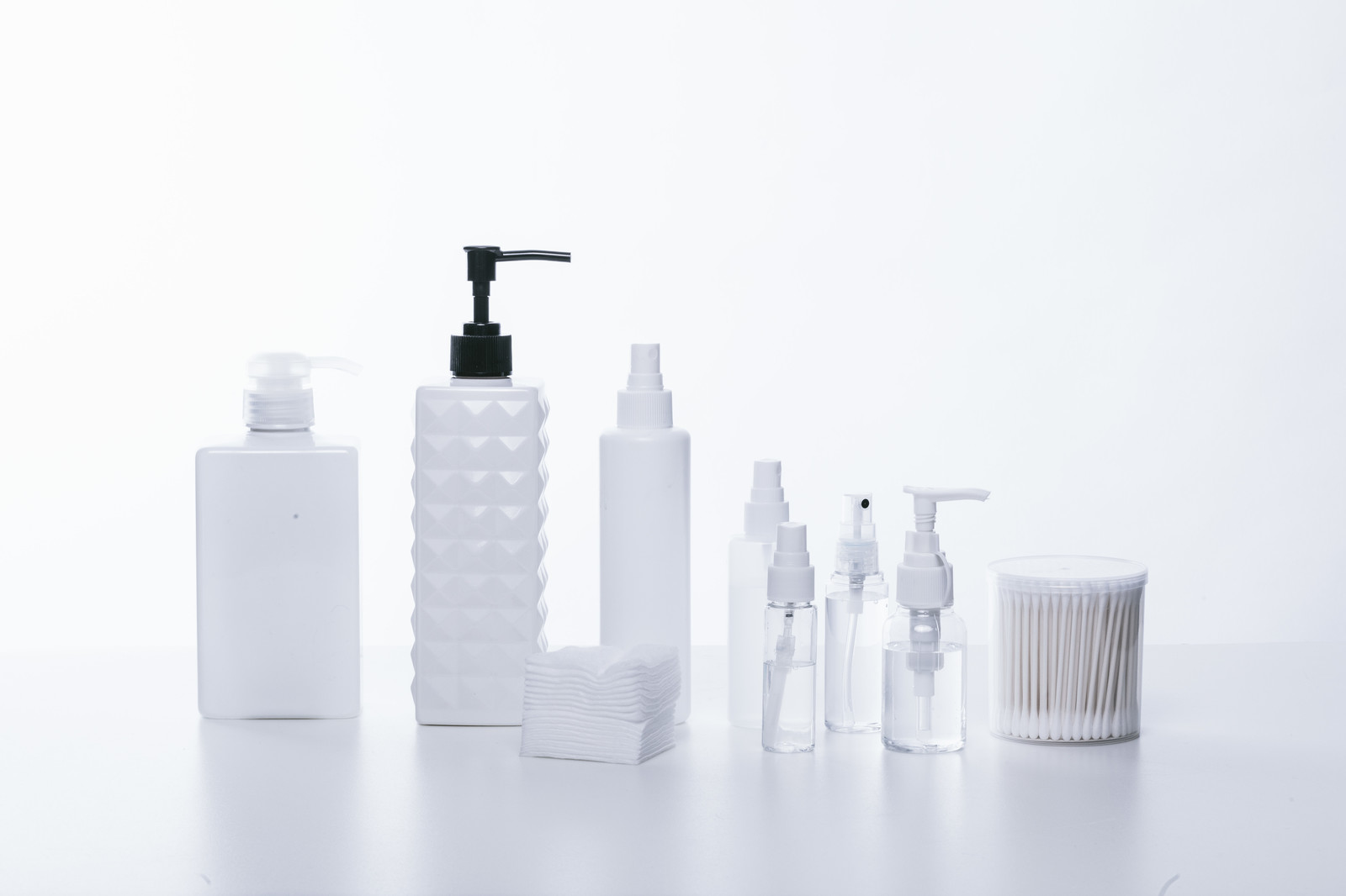 美容ボトルやコットンの写真